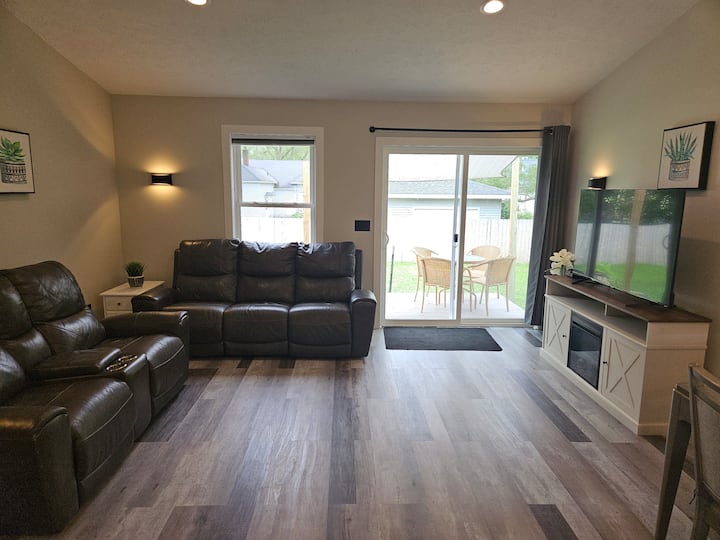 Cute & Clean Home In Waterside Village Elk Rapids - エルク・ラピッズ, MI