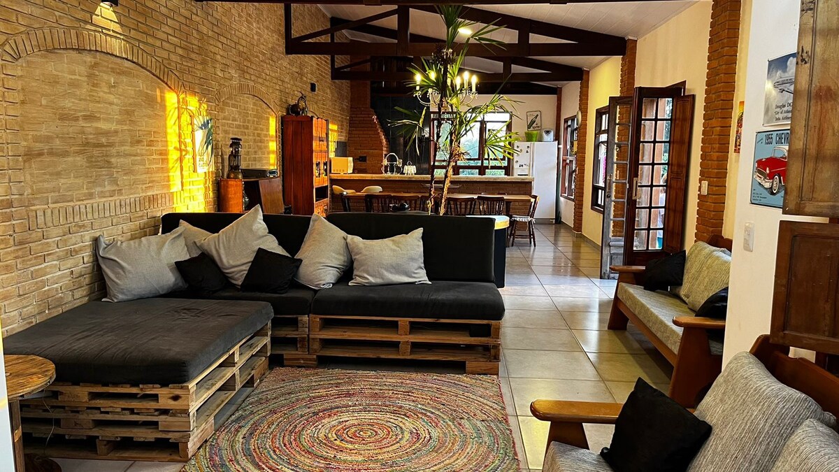 Top Airbnb: Incredible farm 80 km from SP for up to 30 people em Mairinque