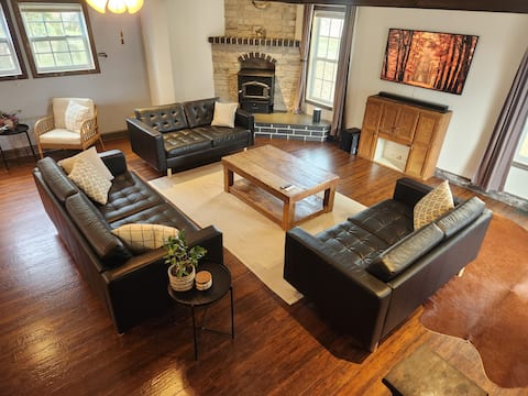 Spacious Updated Family Farmhouse (with Ping Pong)