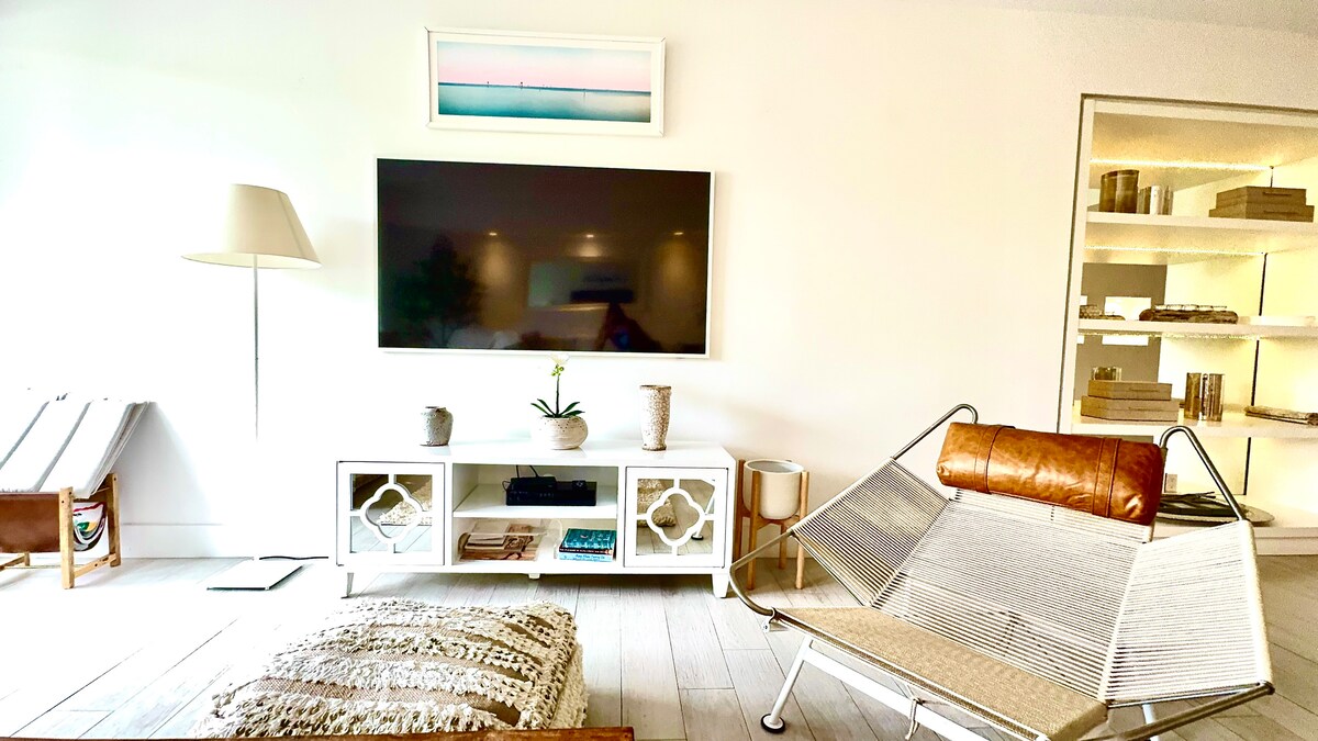 Popular Airbnb listing: Luxury and Relax Beach Condo in Key Biscayne