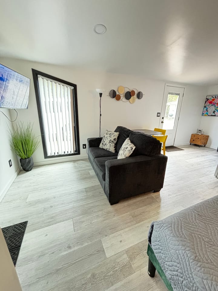 Conveniently Located Pensacola Tiny House - Pensacola, FL