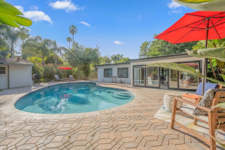 165 – Modern Gated Oasis w/ Pool & Sunroom
