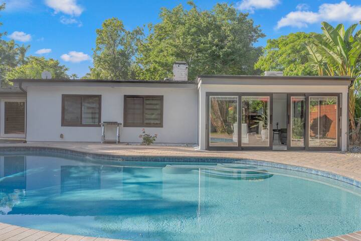 165 – Modern Gated Oasis w/ Pool & Sunroom gallery image 5