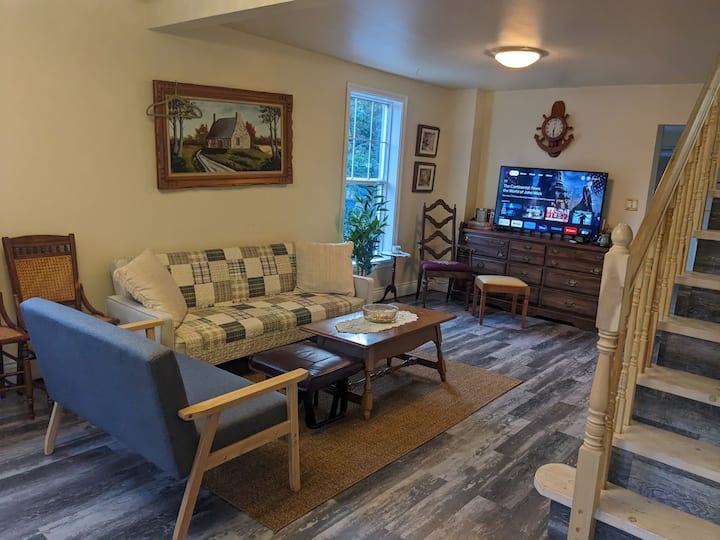 Entire Home 8 Beds, 4 Baths (2 Full, 2 Half Bath) - Cornwall, ON, Canada