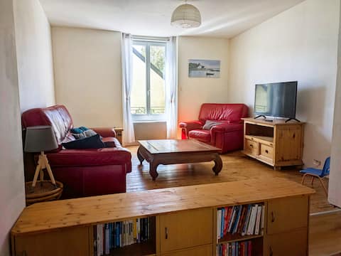 Top Airbnb: Large apartment 300 m from the port in Douarnenez