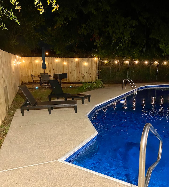 Pensacolas Pool Home Hideaway - Pensacola, FL