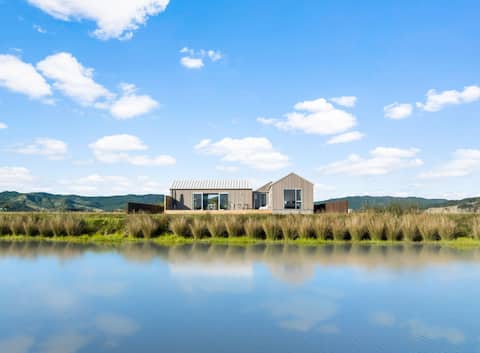 Villa with Pool - Waterfront Luxury Living