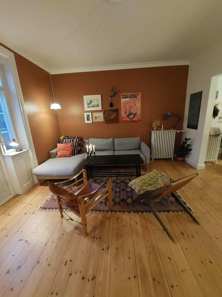 Charmerende Byhus Med Have, Altan Og Stort Køkken - Copenhagen