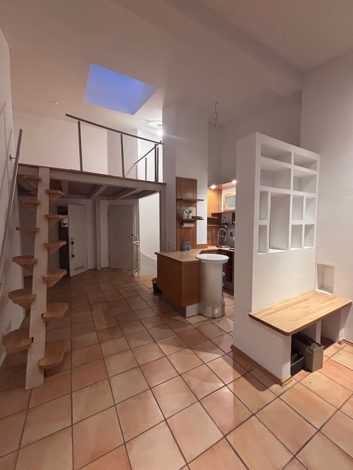 Minimalistisch Eingerichtete Maisonette-wohnung - München