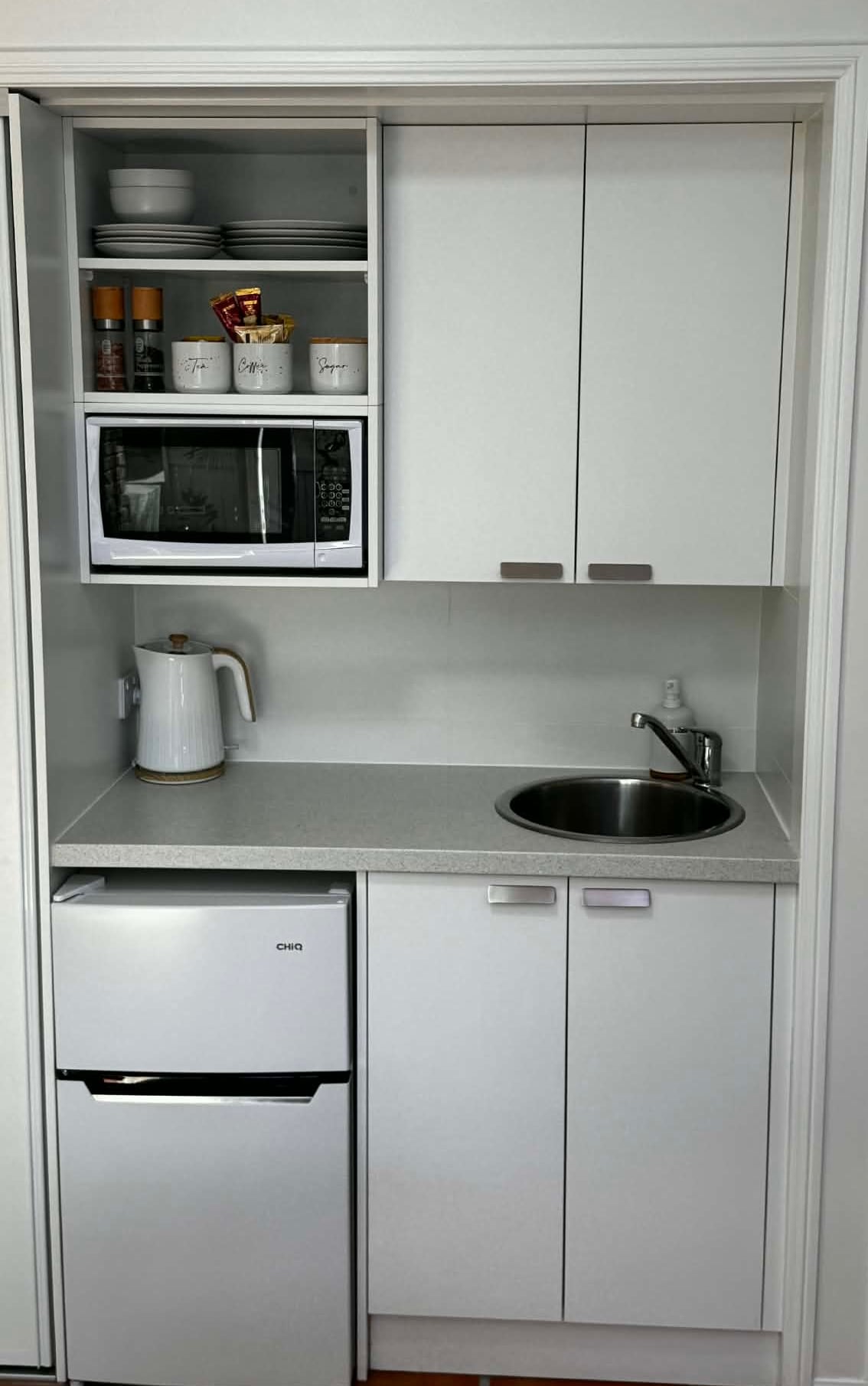Popular Airbnb listing: Alex Beach Studio | 200m to beach & restaurants in Alexandra Headland
