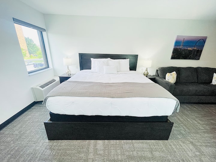 Cuidadosamente preparado con cuidado, este acogedor espacio ofrece un retiro tranquilo, lo que garantiza que te sientas como en casa. Perfecto para relajarse después de un día de viaje o aventura.