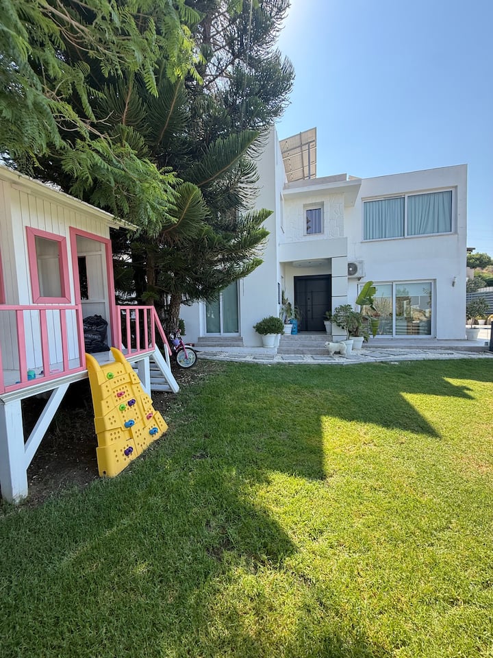 Luxury 4-bedrooms Villa, Pool,gym,bar &Cinema - Kyrenia