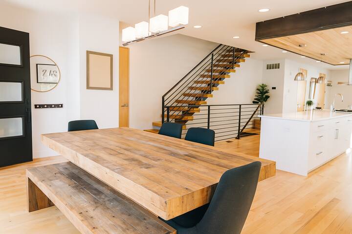 Highlands/Sloans Gem | Sleeps 9 | Family Friendly gallery image 4