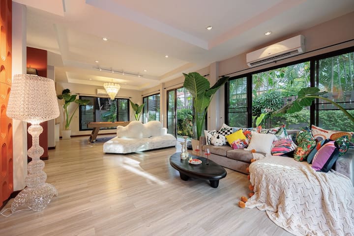 幻影 现代风格 泳池别墅 市中心 可住10人