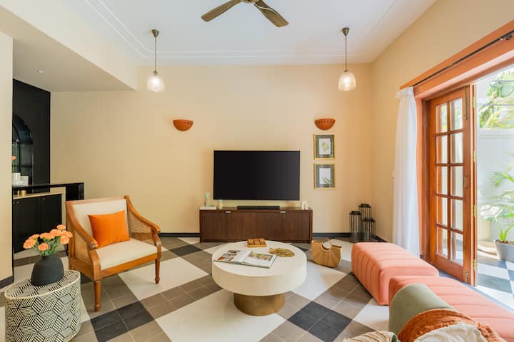 Living room image 7