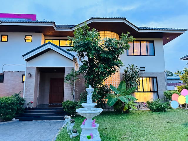 富人区素坤逸71巷曼谷壹号庄园别墅五卧五卫 订满三天以上送接机