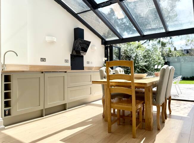 Richmond Garden Apartment 3Bd, 2Bth w Parking gallery image 2