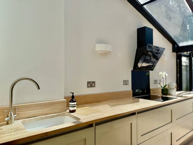 Richmond Garden Apartment 3Bd, 2Bth w Parking gallery image 3