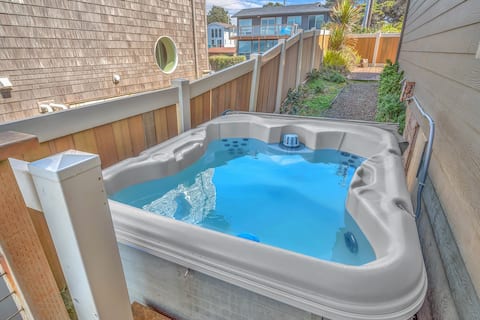 Oceanfront-Hot Tub-Beach Access-Deck-Ocean's Song