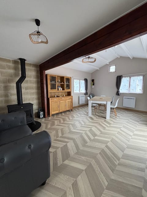 Airbnb performant: Air-conditioned chalet for 5 people with private grounds à Nièvre