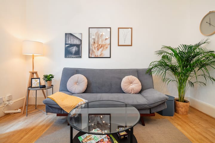 Cute Chelsea Garden Two Bed With Living - London