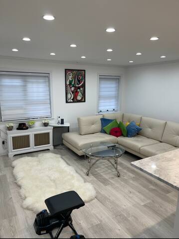 Renovated-Jacuzzi Tub Home NYC/LGA/JFK Washer/Drye