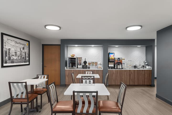 3 Separate Hotel Rooms With Attached Bathroom - Chattanooga
