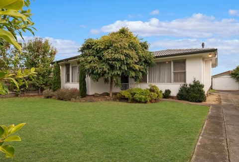 Cozy and Convenient on Moonah