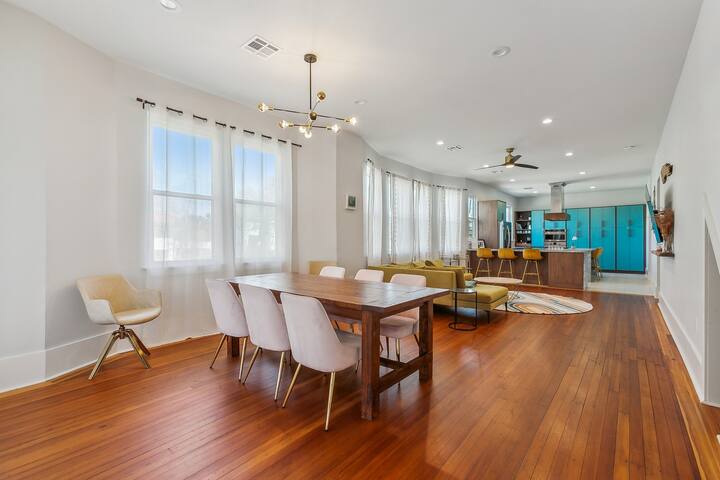 Luxurious Spacious Home gallery image 5