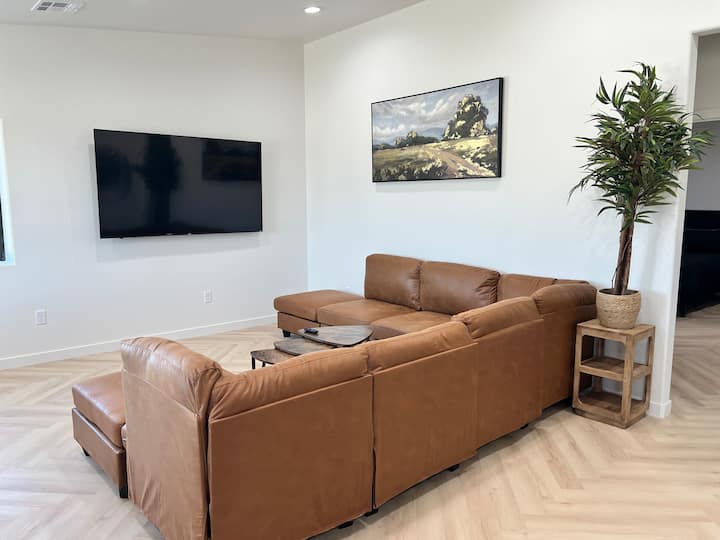 Barndominium Desert Escape, 15 Min Race Track - Saddle West Hotel Casino RV Resort