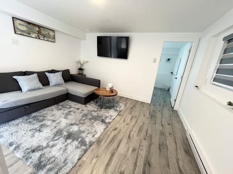 Top performing Airbnb: Guest Suite Located in the Heart of Tsawwassen in Delta