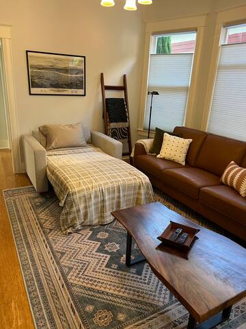 Elegant Nob Hill Victorian gallery image 4