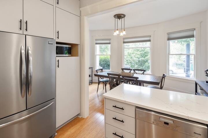 Elegant Nob Hill Victorian gallery image 3