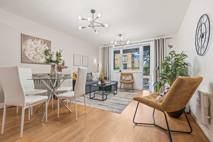 Chic City Centre Apt With Free Parking & Balcony - Birmingham