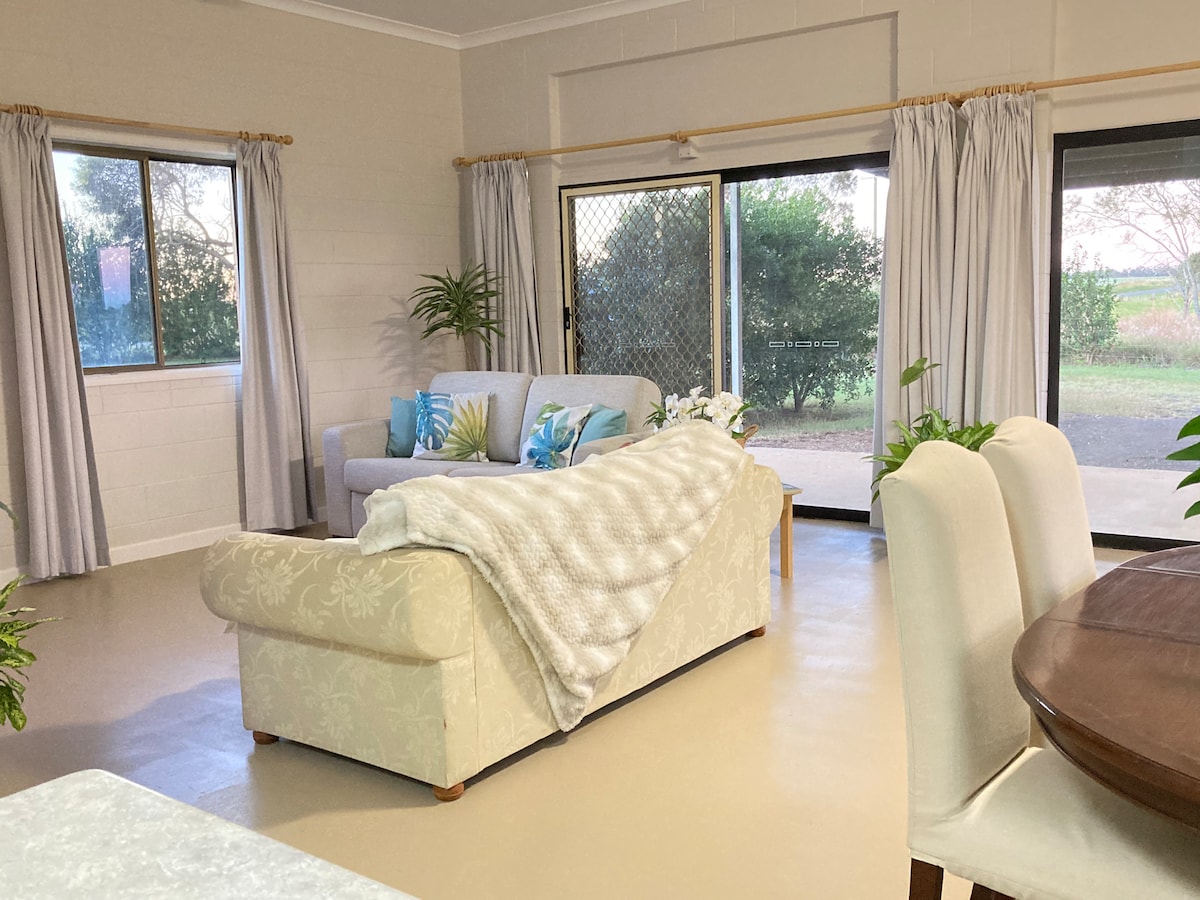 Popular Airbnb listing: Country Cottage 9min drive to Moore Park Beach in Bundaberg Region