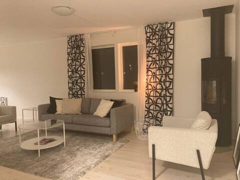 Top Airbnb: Modern spacious 5 bedroom home in Älmhult