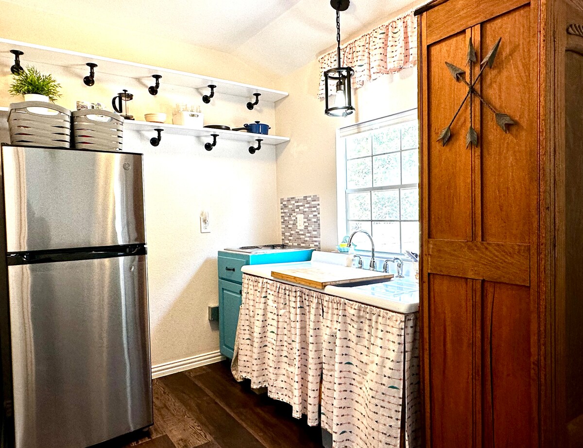 Top performing Airbnb: Hilltop Hideout- Private & Dog Friendly in Dripping Springs