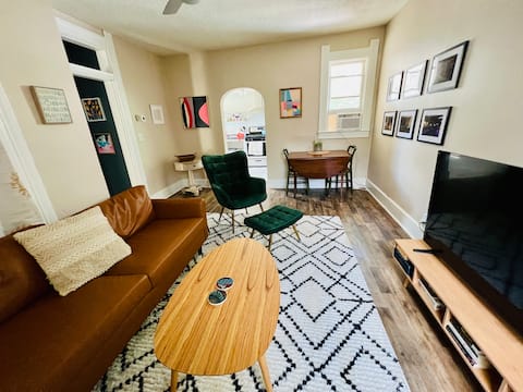 Cozy Upstairs 2 BDRM Apartment