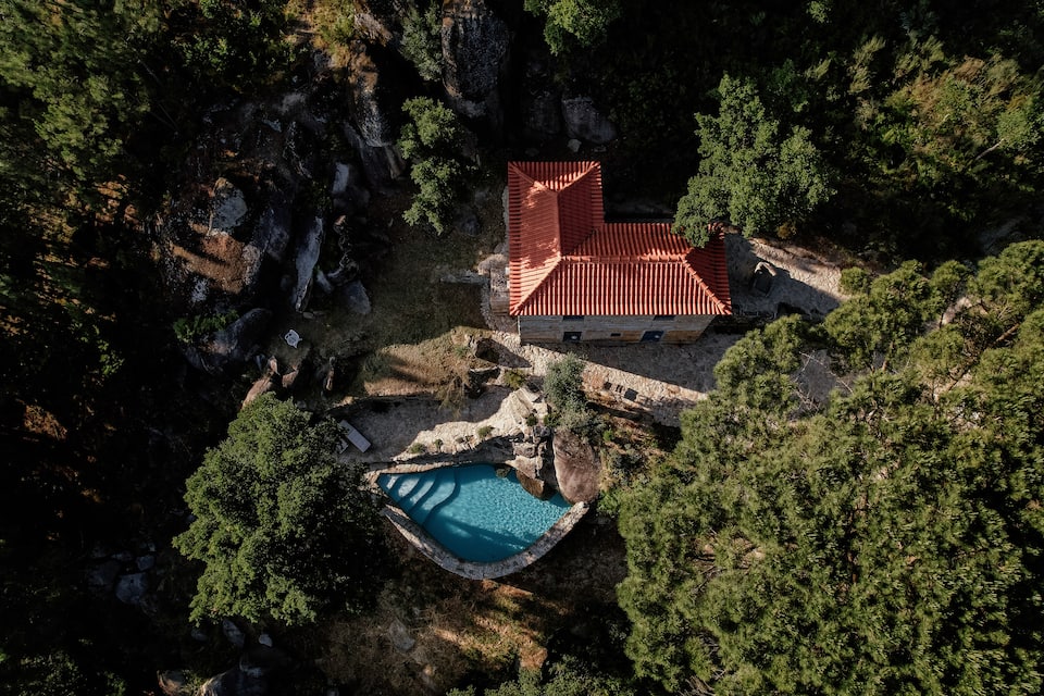 A stone cottage above the Douro Valley, Penha Longa, Douro Valley, Portugal, photo 3 of 10