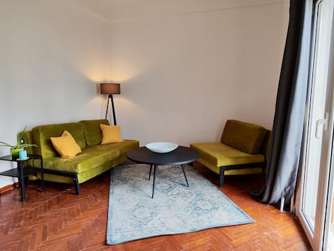 Popular Airbnb listing: Cozy Penthouse in Athens Center in ΑΜΕΡΙΚΗΣ