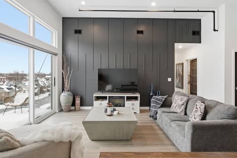 Penthouse, Queen beds, Pool, Gym, Arcade, Downtown