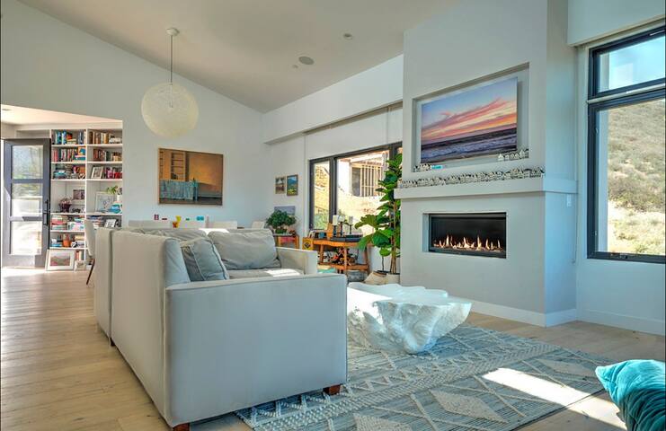 Stunning Ocean Views! Pool & Spa! Close to Beach! gallery image 5