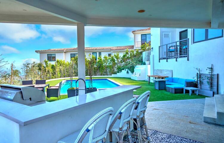 Stunning Ocean Views! Pool & Spa! Close to Beach! gallery image 3