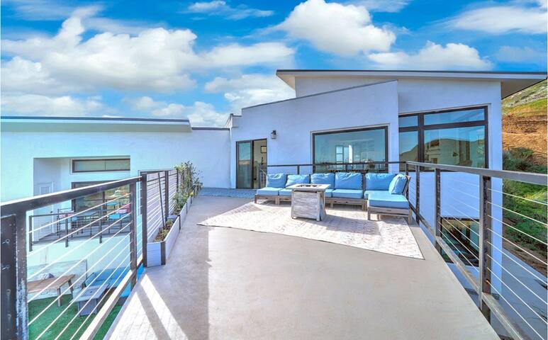 Stunning Ocean Views! Pool & Spa! Close to Beach! gallery image 4
