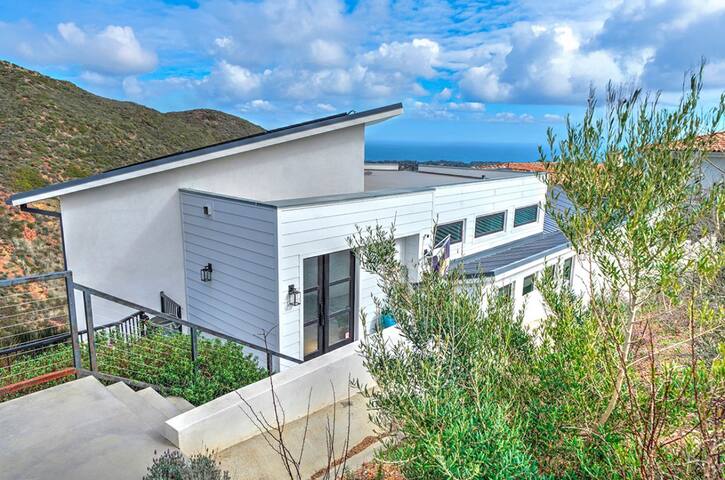 Stunning Ocean Views! Pool & Spa! Close to Beach! gallery image 2