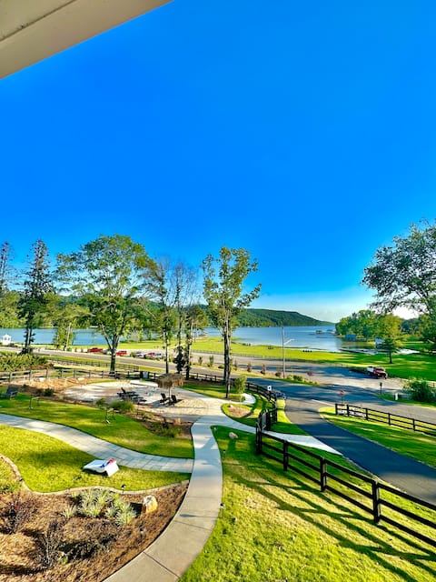 "Double Studios" Pool, Hottub, Kayaks, Firepit