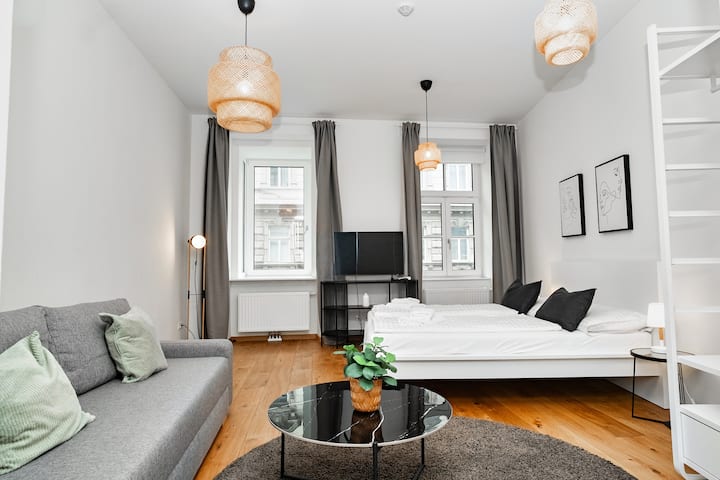 High-end Studio In Elegant Condo - Viena