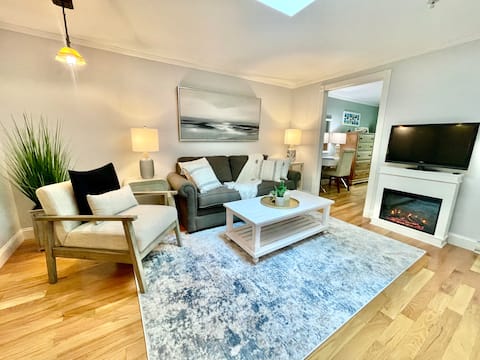 Newly designed one-bedroom condo- heart of OGT