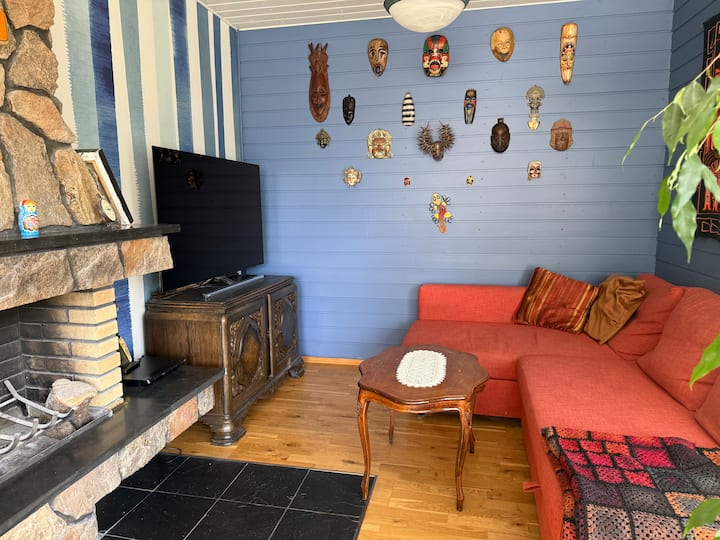 Charming 2br Home With Piano & Balcony - Reykjavik