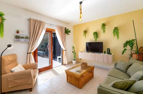 Propiedad de Airbnb exitosa: Burgado Beach (heated pool & clean including) en Yaiza